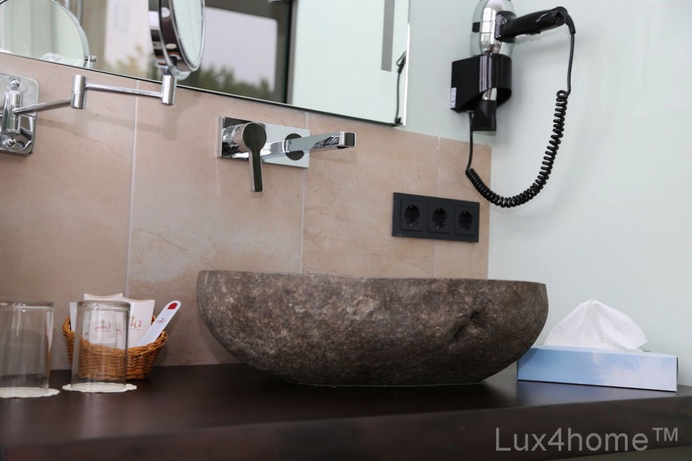 Umywalki z kamienia naturalnego w łazience - umywalka z otoczaka polnego
